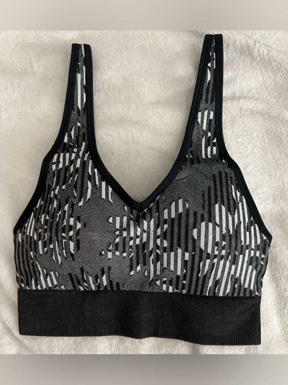 NWT AnyBody Set of 2 Seamless Black & Gray Patterned V-Neck Bralettes